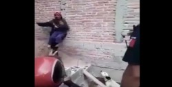#VIDEO Hombre toma como rehén a su hija y amenaza con matarla