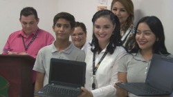 Entregan computadoras al CECYTE