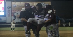 Hans y Alexis Wilson lesionados en Tomateros