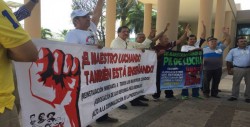 Maestros Jubilados exigen pago de prima por antigüedad