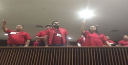 Maestros del grupo "Somos más que 53" encaran a Diputados
