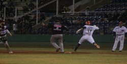 Mayos asegura serie al derrotar 4-3 a Tomateros