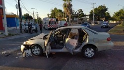 En "carambola" policía resulta herido