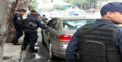 Policía sorprende y abate a sicarios mientras abandonaban cuerpos