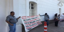 Ciudadanos realizan manifestación en el Ayuntamiento