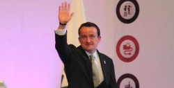 Mikel Arriola deja dirección del IMSS; llega Tuffic Miguel Ortega