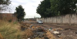 Con basura y destrozada la calle Marina Nacional
