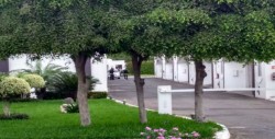Encuentran persona asesinada en motel