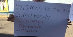 Ex empleados exigen pagos pendientes