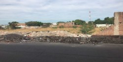 Piden rehabilitación de barda de un terreno baldío