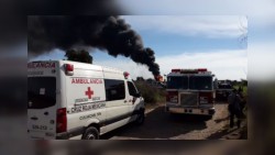 Presumen dos heridos por explosión de ducto de gasolina en la Higuerita