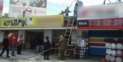 Se incendia rosticería, solo daños materiales